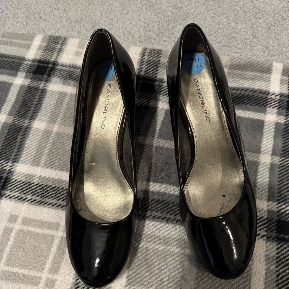 Bandolino Women's Glossy Black Heels